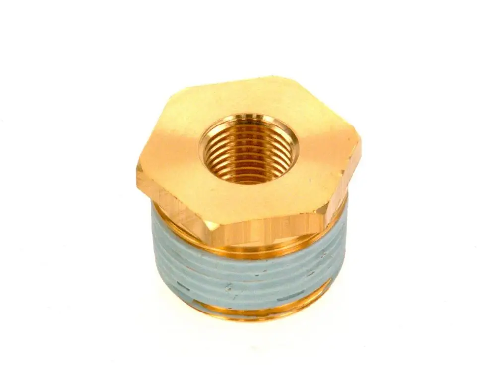 Messingadapter mit Innengewinde, von Bosch, in goldener Farbe mit blauer Dichtung. Hexagonal form für einfachen Griff. Geeignet für Rohrverbindungen.